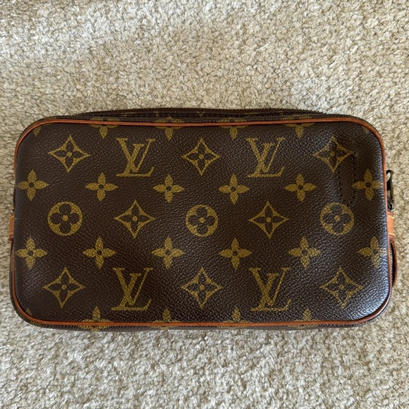 Louis Vuitton pouch - Picture 1 of 16